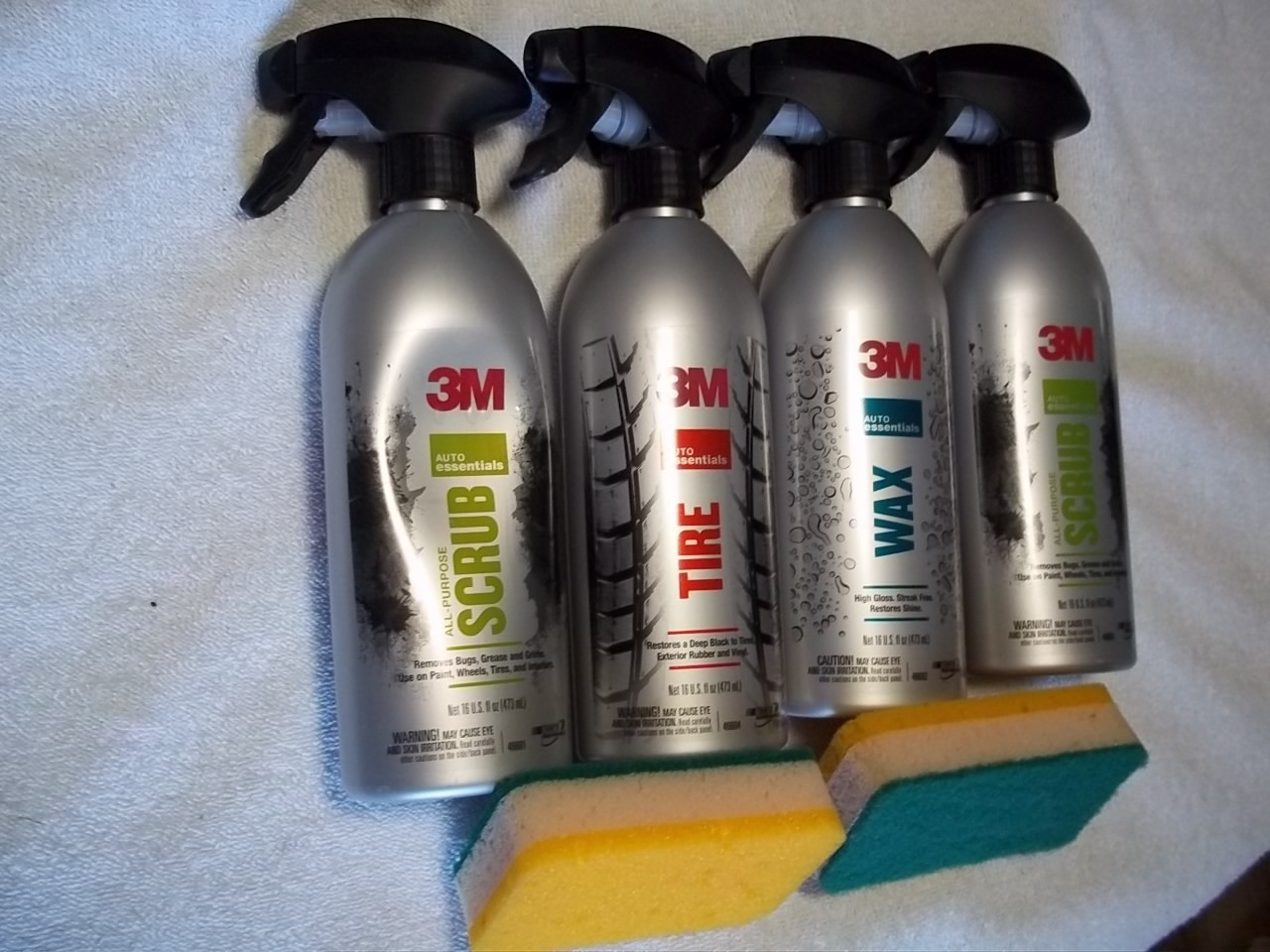 3M Auto Essentials Car Care Kit-2 Sponges-1 Wax-1 Tire-2 Scrub-All 16oz Sprayers