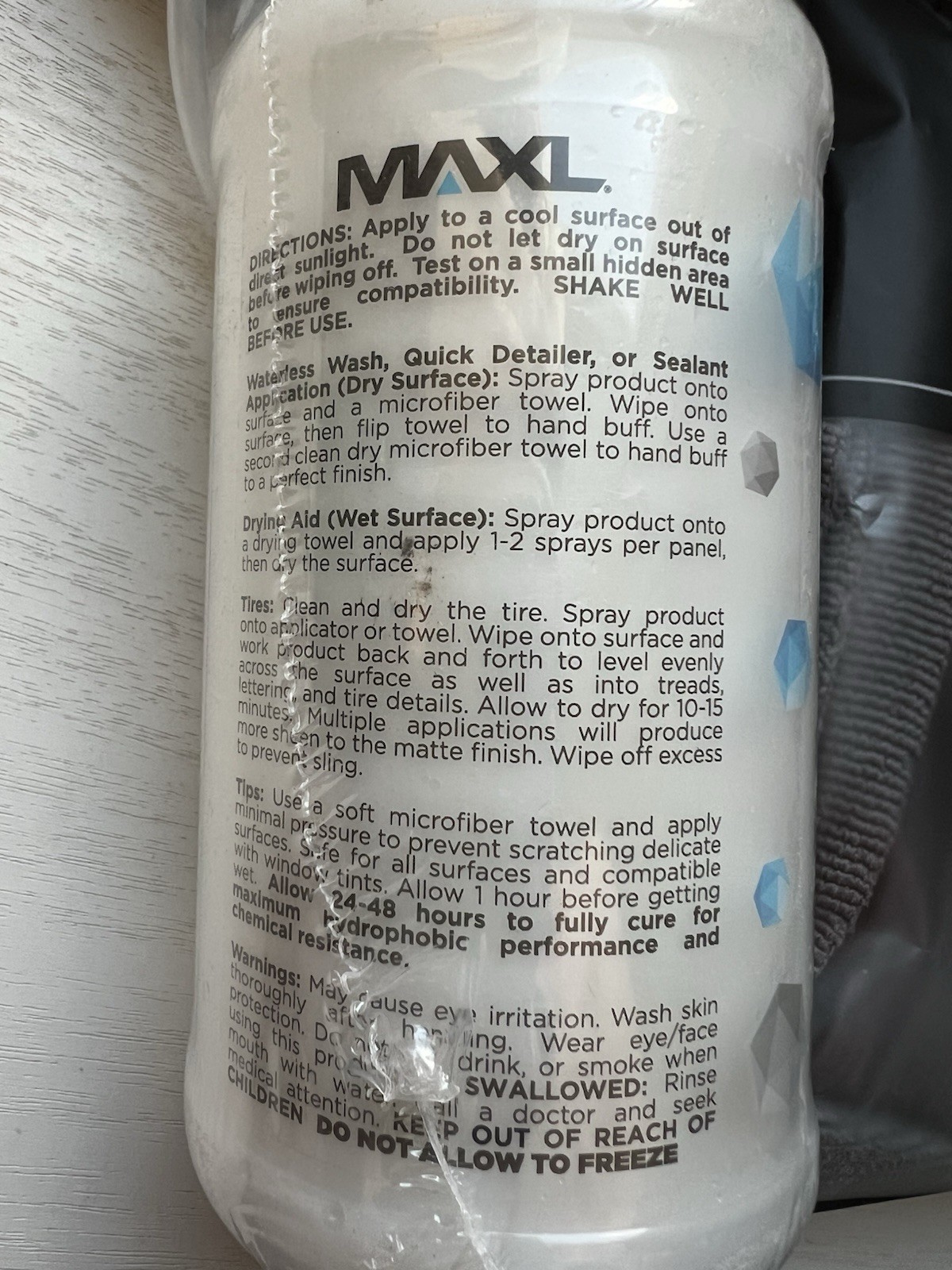 20oz Car Spray with Triphene®, Quick Spray & Wipe All Waterless Plus 2 Towels
