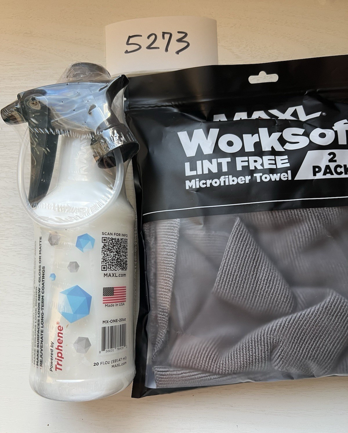 20oz Car Spray with Triphene®, Quick Spray & Wipe All Waterless Plus 2 Towels