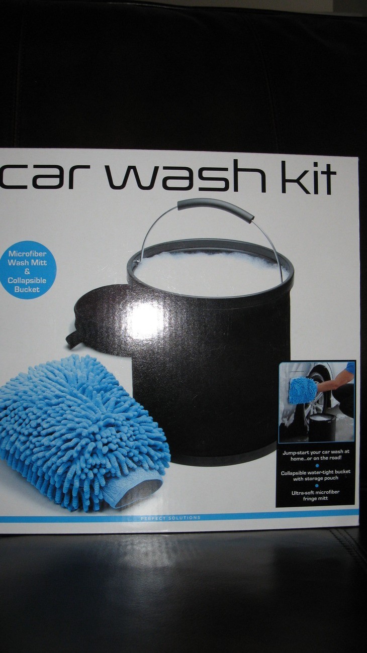 Car Wash Kit Microfiber Wash Mitt and Collapsible Bucket New