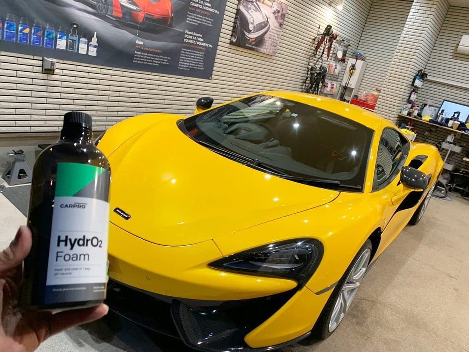 CARPRO HydrO2 Foam Wash & High Gloss Sealant in One – Liter (34oz)