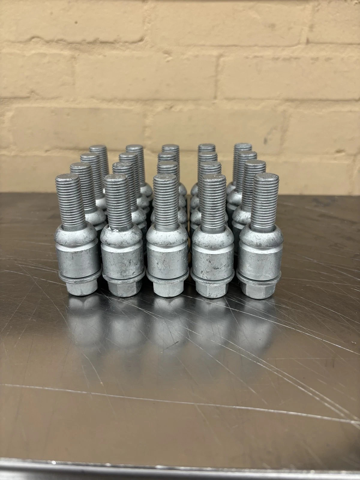 THE STEEL WHEELS CLUB CAPS SET 4 AND WHEEL BOLTS SET OF 20 (5X112)