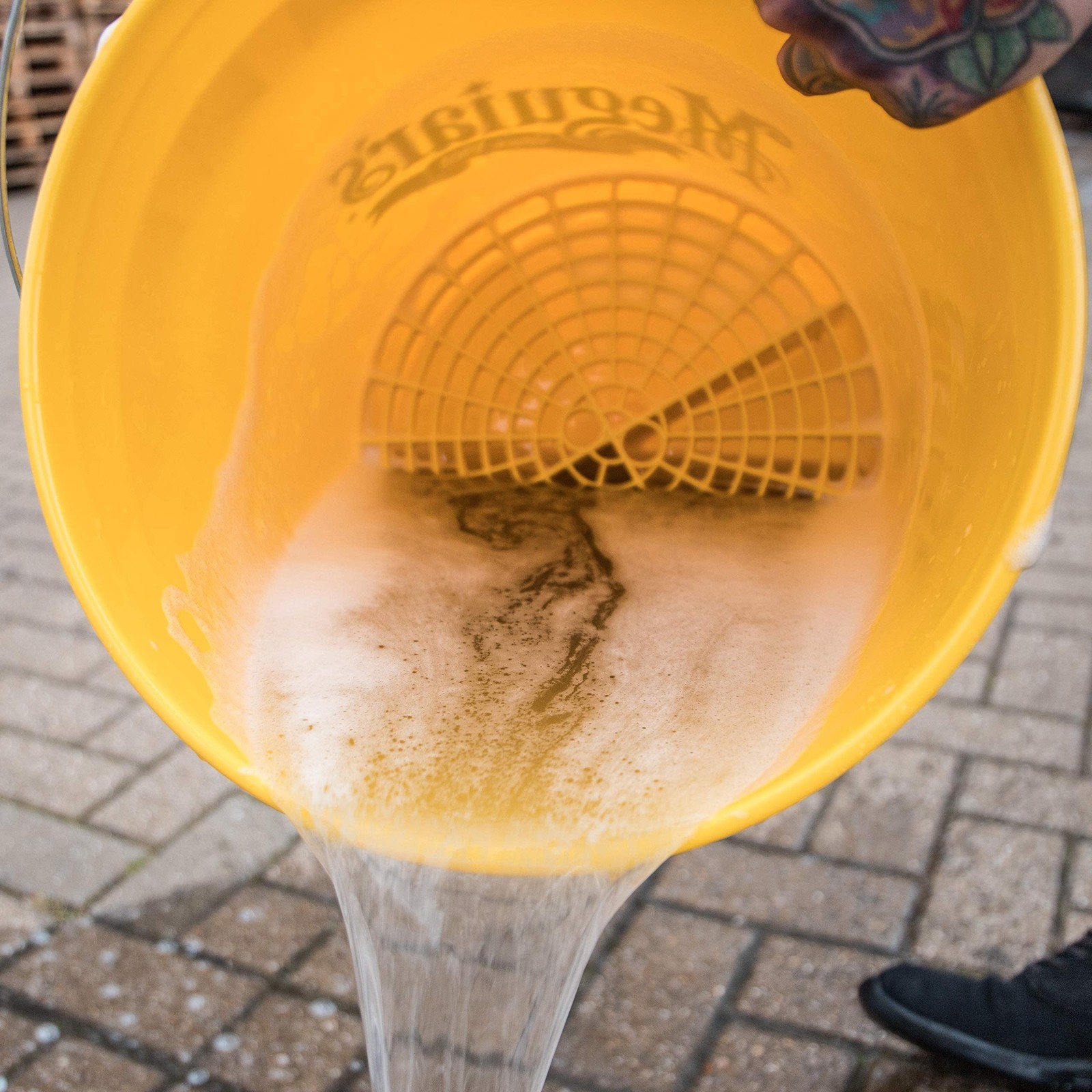 Meguiar’s Yellow Bucket, Car Wash Bucket for Water and Suds – 3.5 Gallon