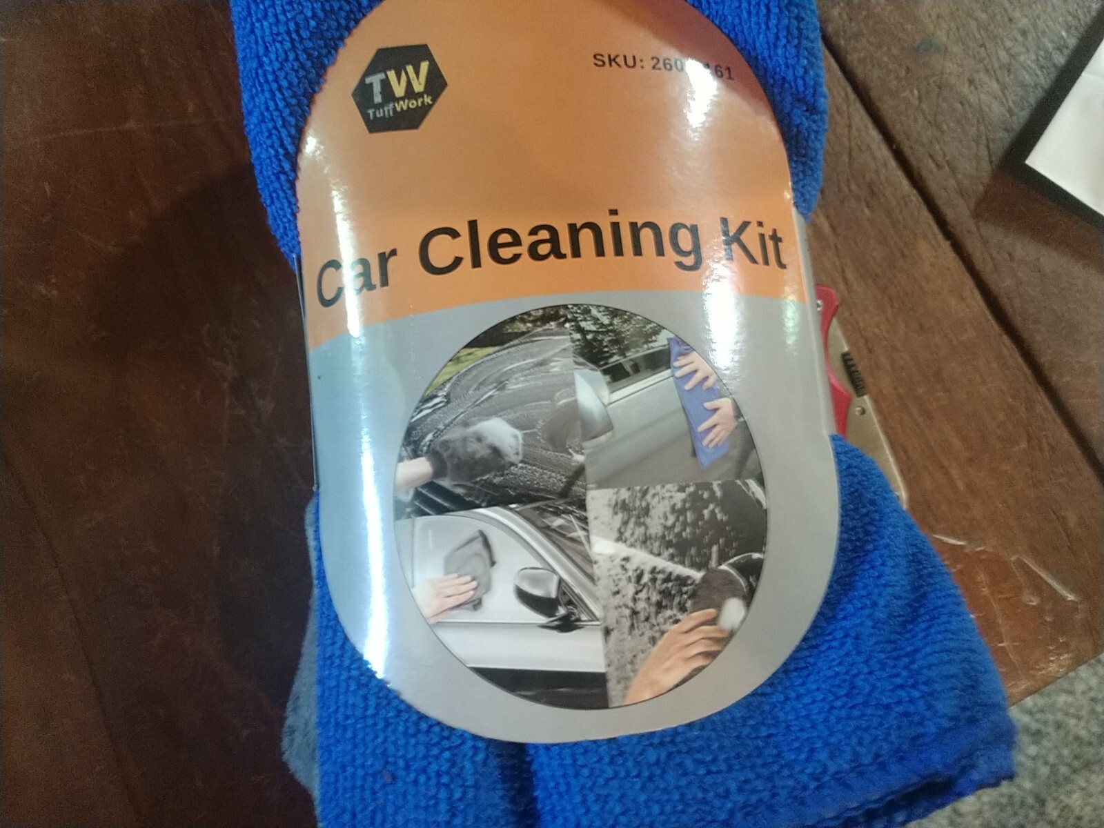 4-Piece Microfiber Cleaning Kit (Wash Mit, Glass Cleaner Cloth, Wash Pad (2-PO-2