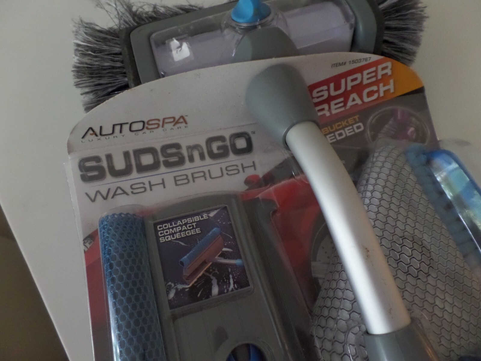 NEW AutoSpa Suds-N-Go RV and Car Washing Kit with Pole Brush Mitt & Squeegee