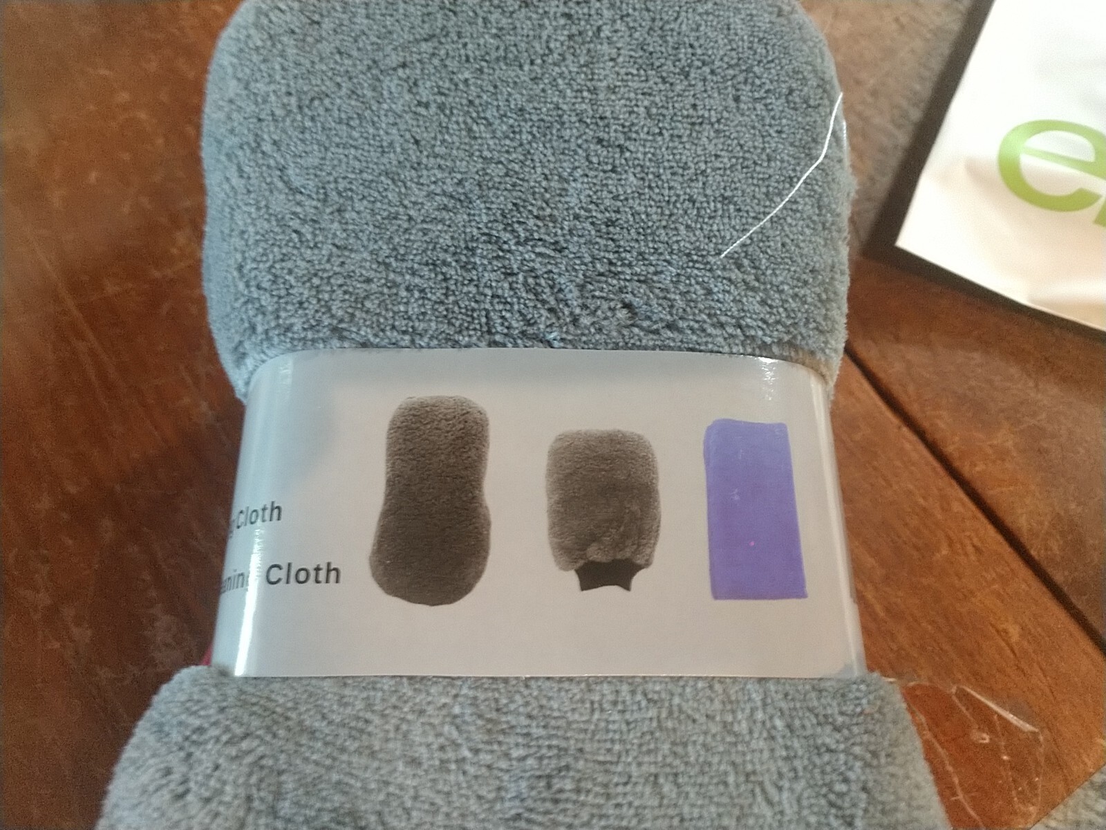 4-Piece Microfiber Cleaning Kit (Wash Mit, Glass Cleaner Cloth, Wash Pad (2-PO-2
