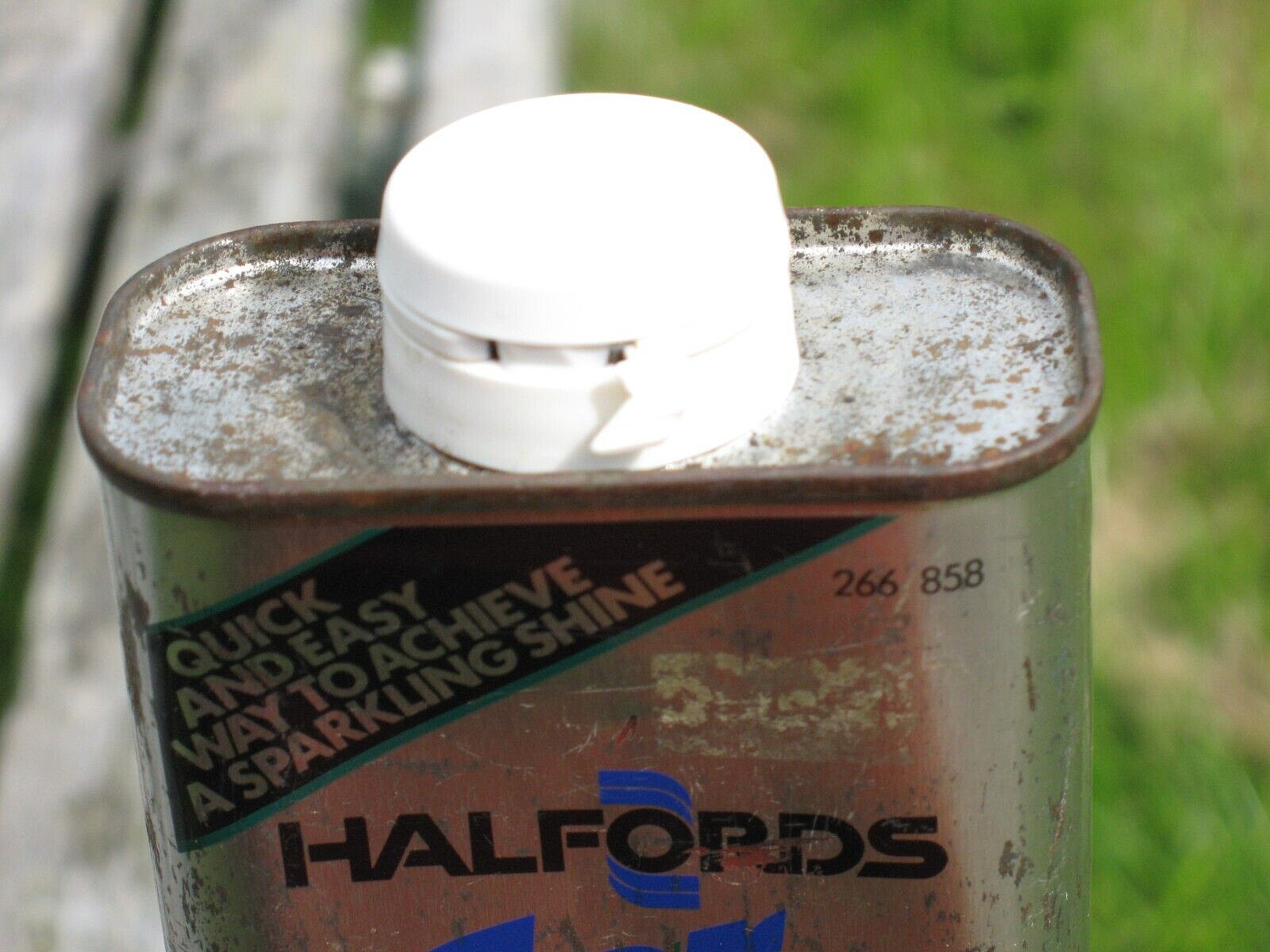 Halfords Car Polish liquid, 266 858, 2·1672, 300 ml vintage 1980s unopened ‘new’
