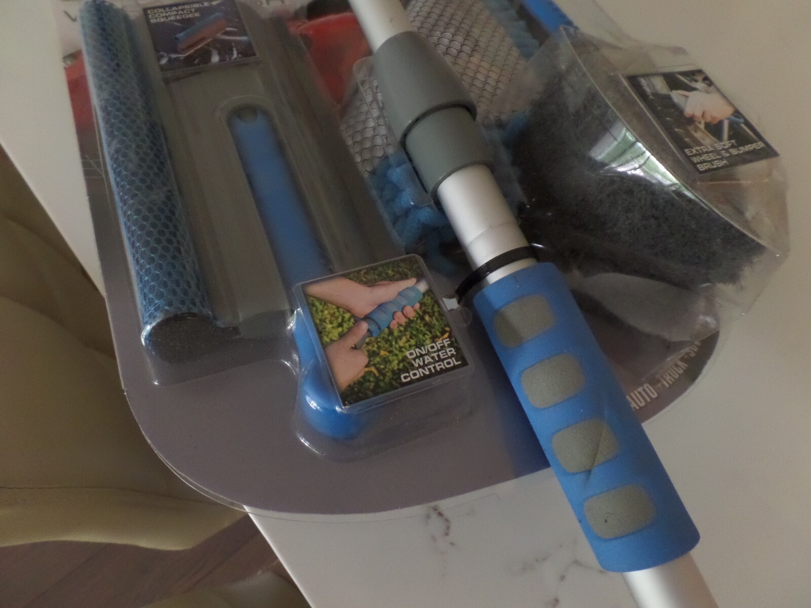 NEW AutoSpa Suds-N-Go RV and Car Washing Kit with Pole Brush Mitt & Squeegee