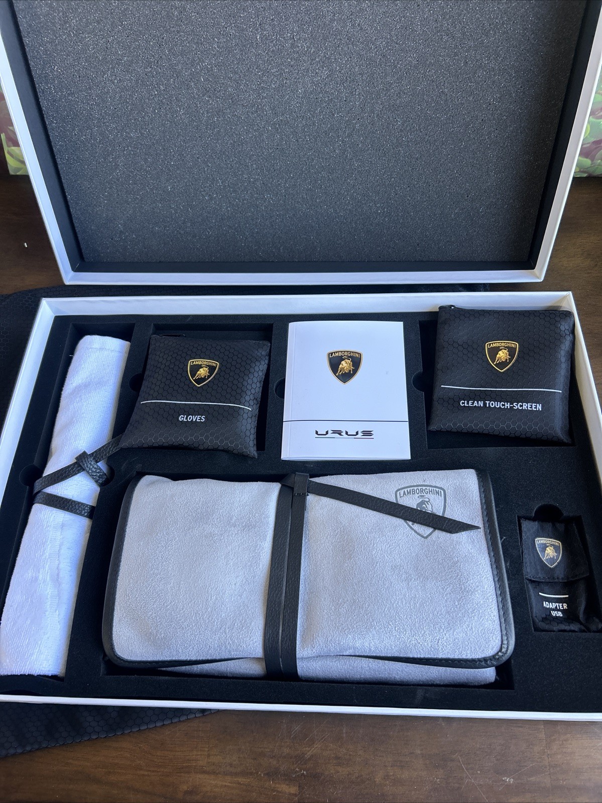 Lamborghini Urus Car Cleaning Kit – Missing Usb
