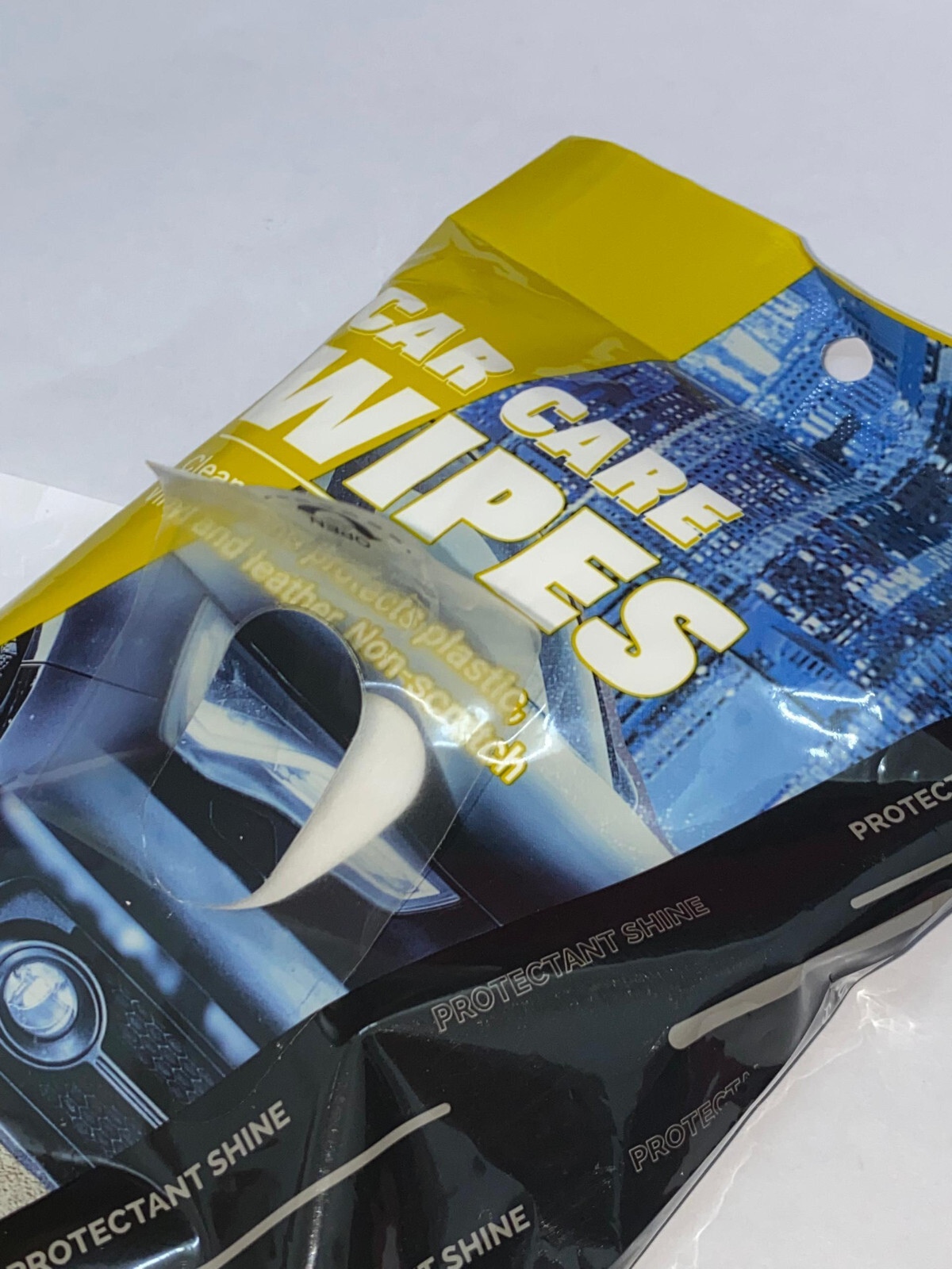 PROTECTANT WIPES CAR CARE PLASTIC,VINYL GUARDS AGAINTS UV Light & Shines